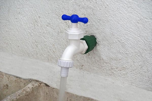 Llave multiusos para lavadero